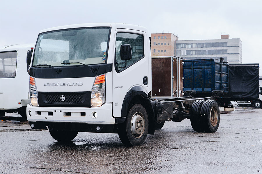 Промтоварный фургон на шасси Ashok Leyland Partner LEX E5