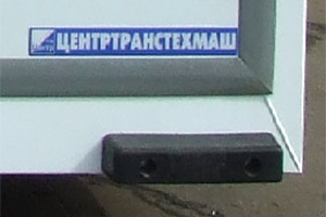 Два резиновых отбойника на задней рамке