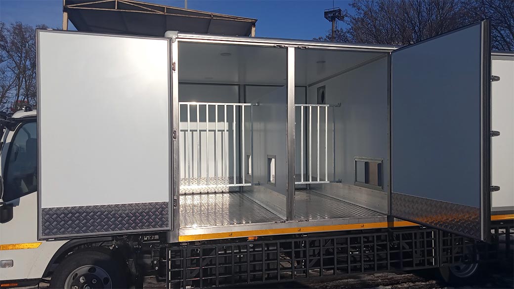 ISUZU NQR90LM с мультифургоном